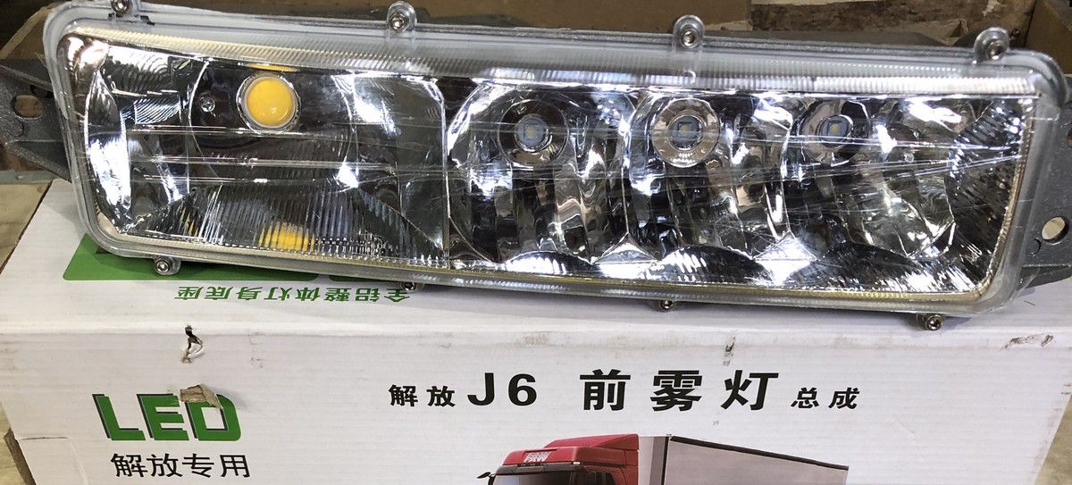 Фара противотуманная левая FAW J6 LED