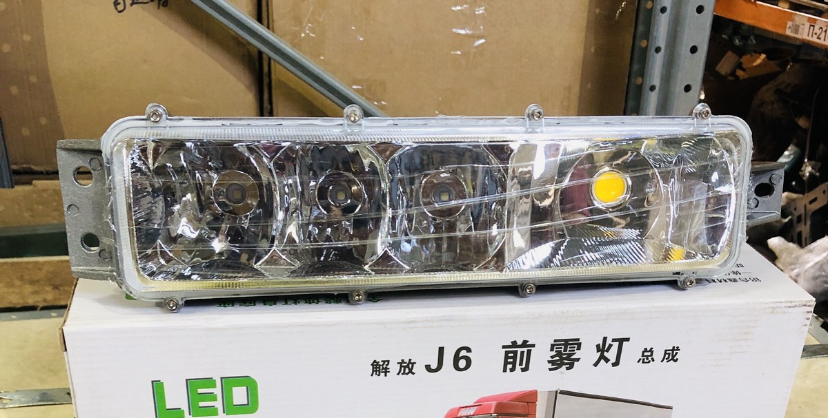 Фара противотуманная правая FAW J6 LED