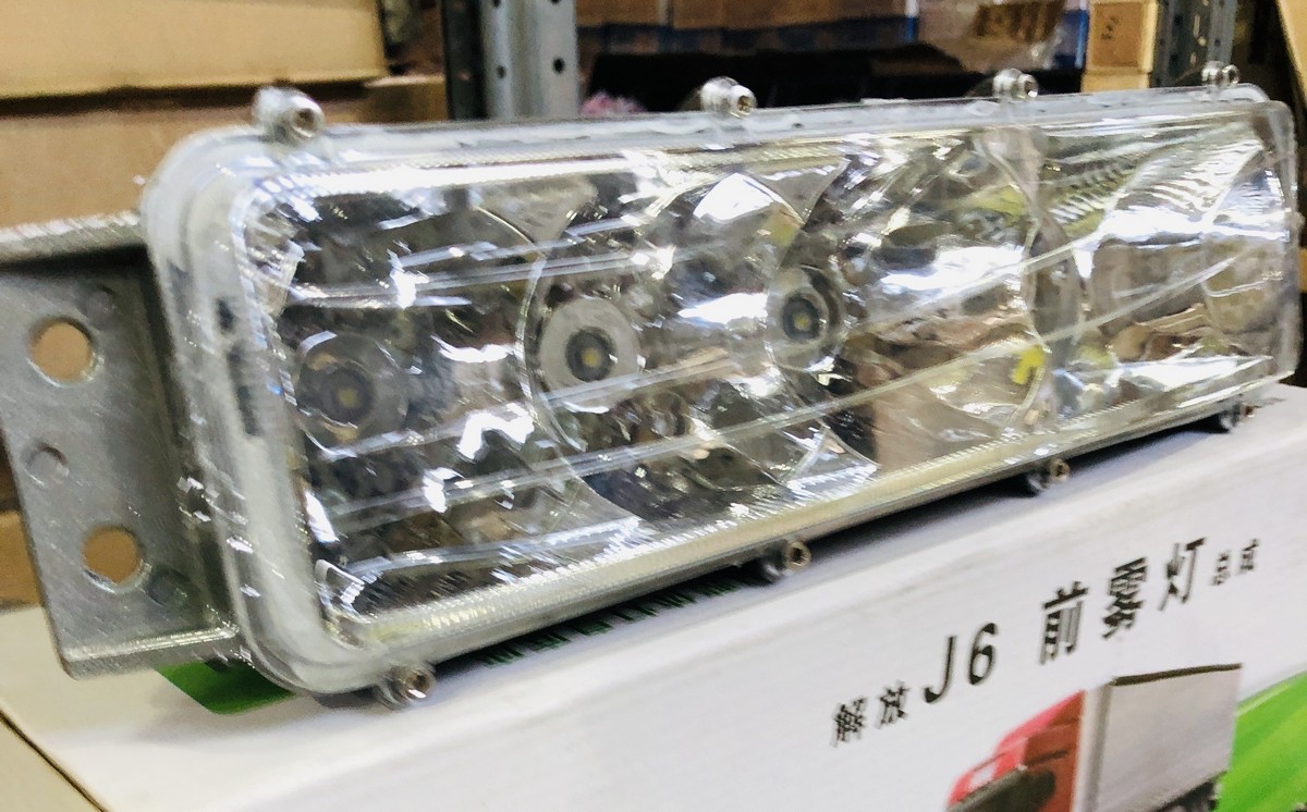 Фара противотуманная правая FAW J6 LED