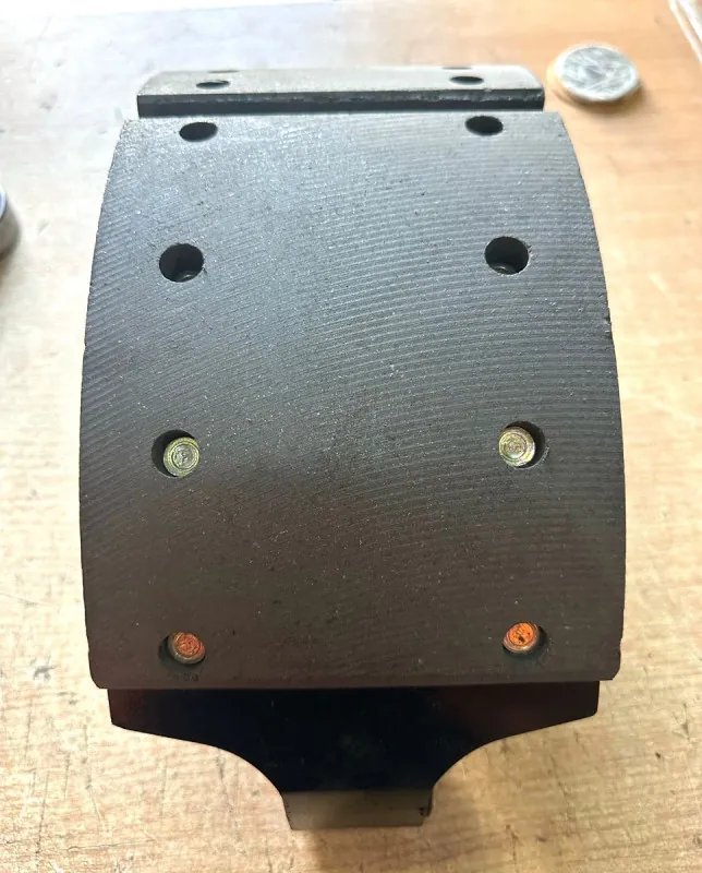 3501375C242 - Колодка тормозная передняя в сборе с роликом FAW J6