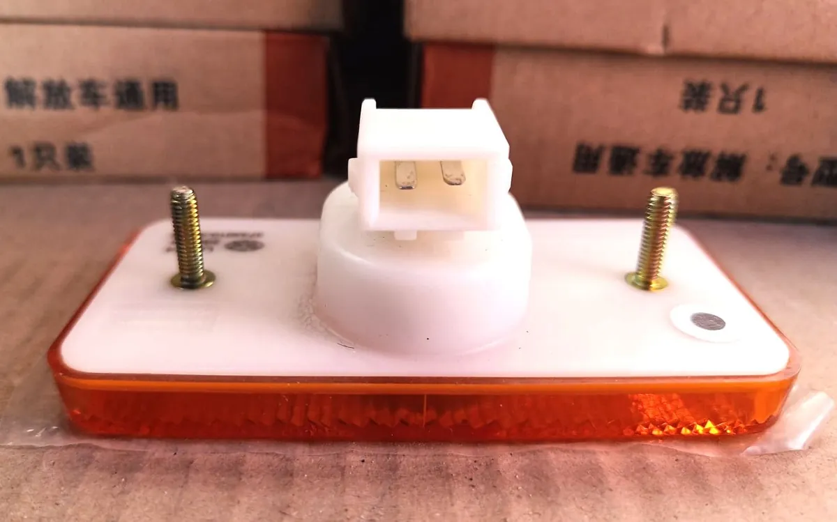 3733010-55A/B - Фонарь боковой габаритный FAW 4250,4180