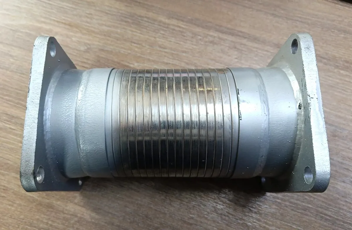 Гофра подогрева кузова (фланец-фланец L 21 cм) FAW J6 (CA6DM-L100)