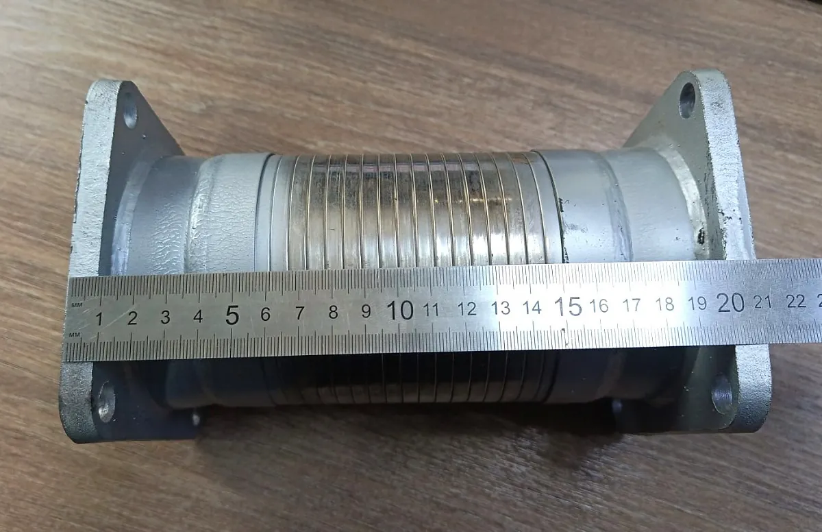  - Гофра подогрева кузова (фланец-фланец L 21 cм) FAW J6 (CA6DM-L100)