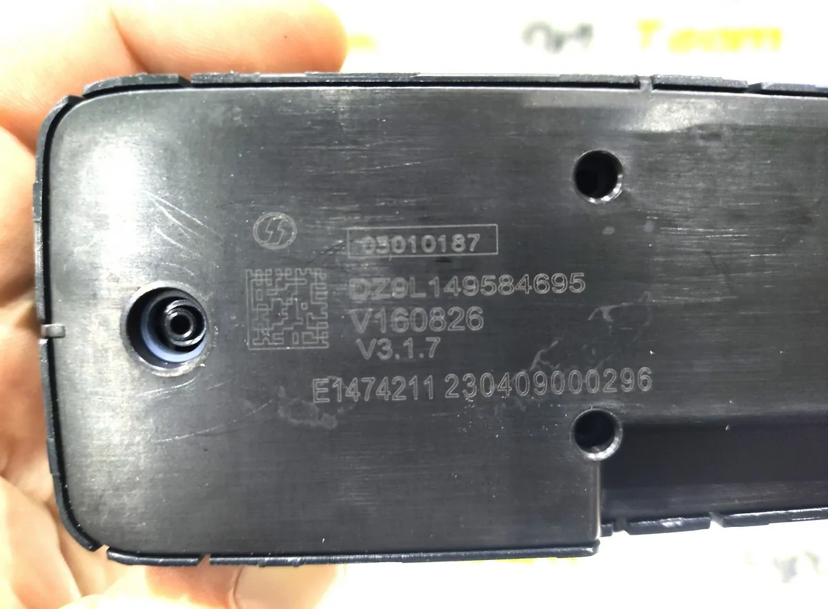 DZ9L149584695 - Блок управления на левую дверь SHACMAN X6000 ОРИГИНАЛ