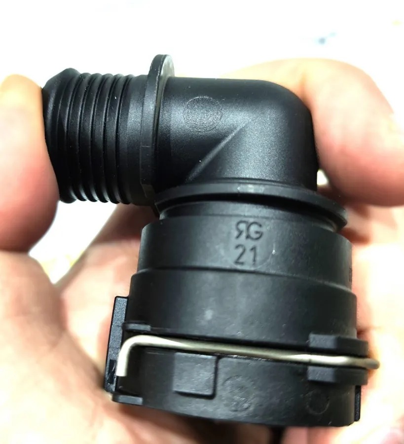 DZ9X259538041 - Быстросъемное соединение на расширительный бачек SHACMAN X6000 ОРИГИНАЛ