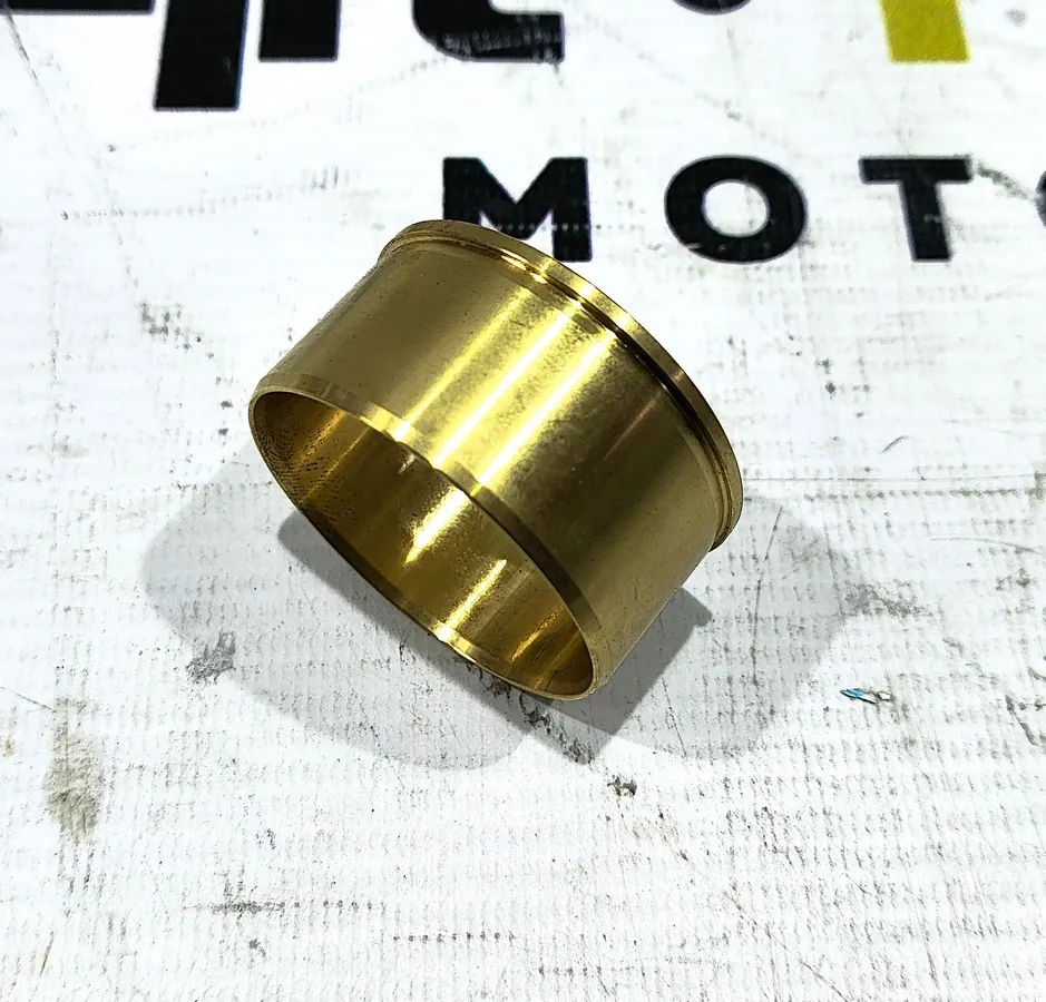 HD469-2406014 - Втулка вала вилки блокировки МОД (в крышку картера среднего моста) SHACMAN ОРИГИНАЛ