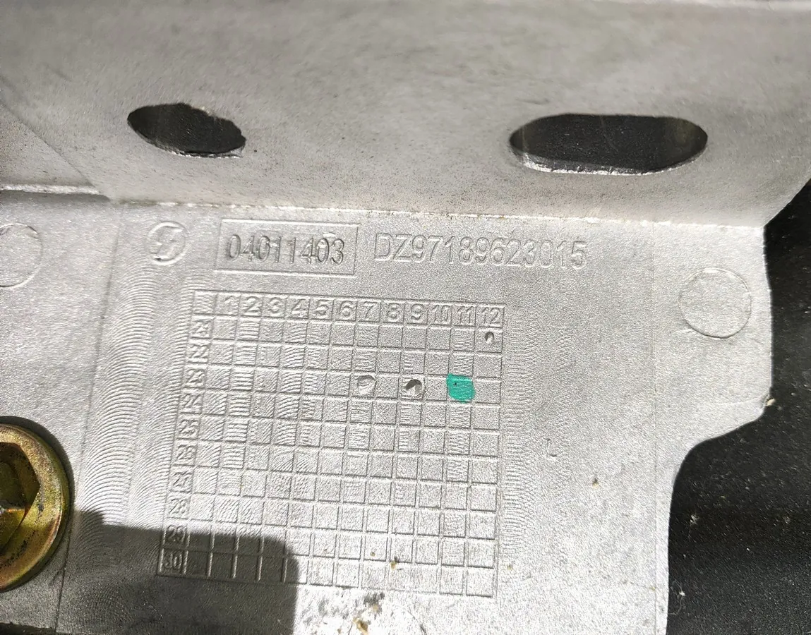 DZ97189623020 - Каркас бампера X3000/X5000 (тягач) ОРИГИНАЛ