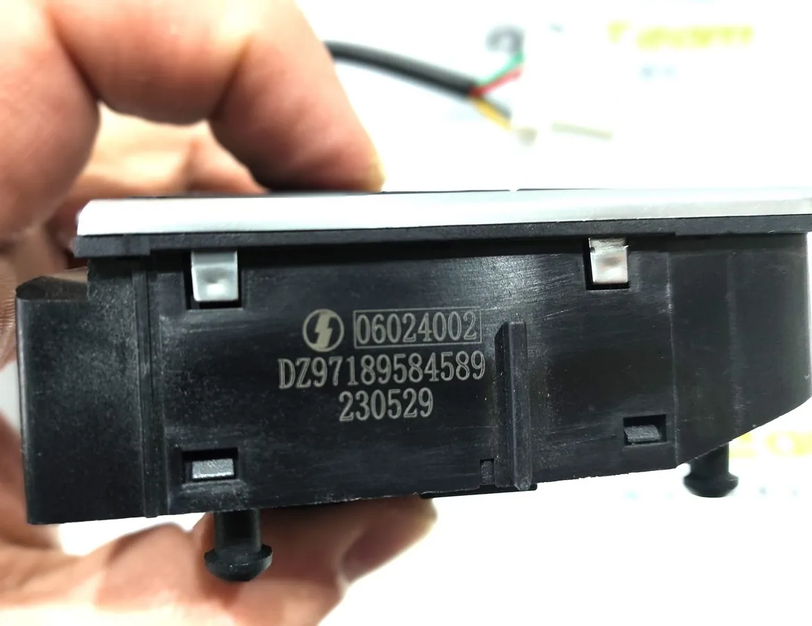 DZ97189584589 - Кнопки рулевого колеса слева SHACMAN X5000 ОРИГИНАЛ