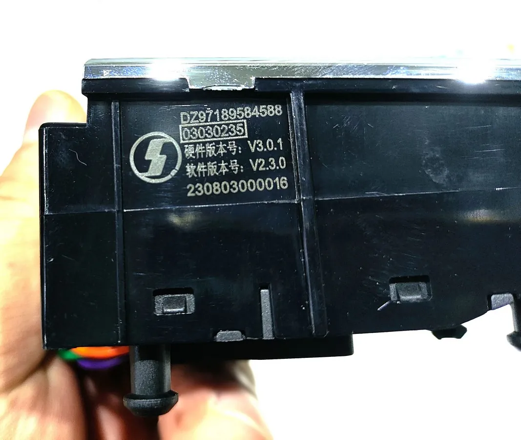 DZ97189584588 - Кнопки рулевого колеса справа SHACMAN X5000 ОРИГИНАЛ