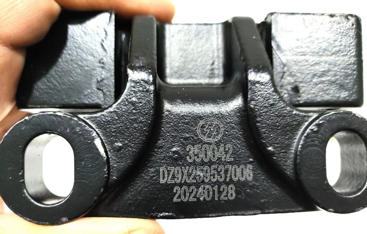 DZ9X259537006 - Кронштейн радиатора правый SHACMAN X6000 ОРИГИНАЛ