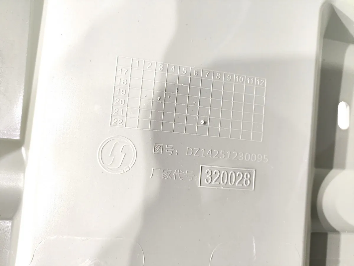 DZ14251230095 - Крыло кабины заднее левое тягач SHACMAN X5000 X3000 ОРИГИНАЛ