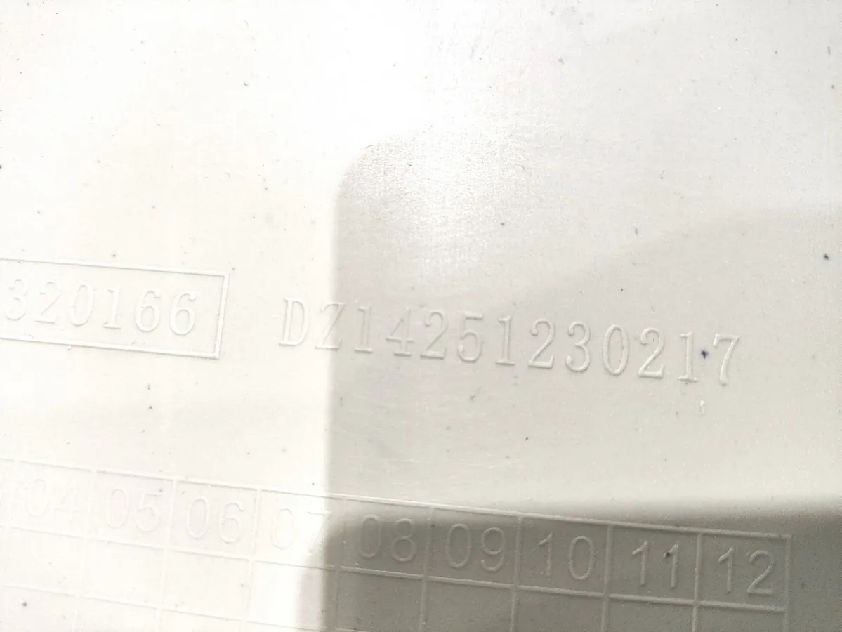 DZ14251230217 - Крыло кабины заднее правое тягач SHACMAN X5000 X3000 ОРИГИНАЛ