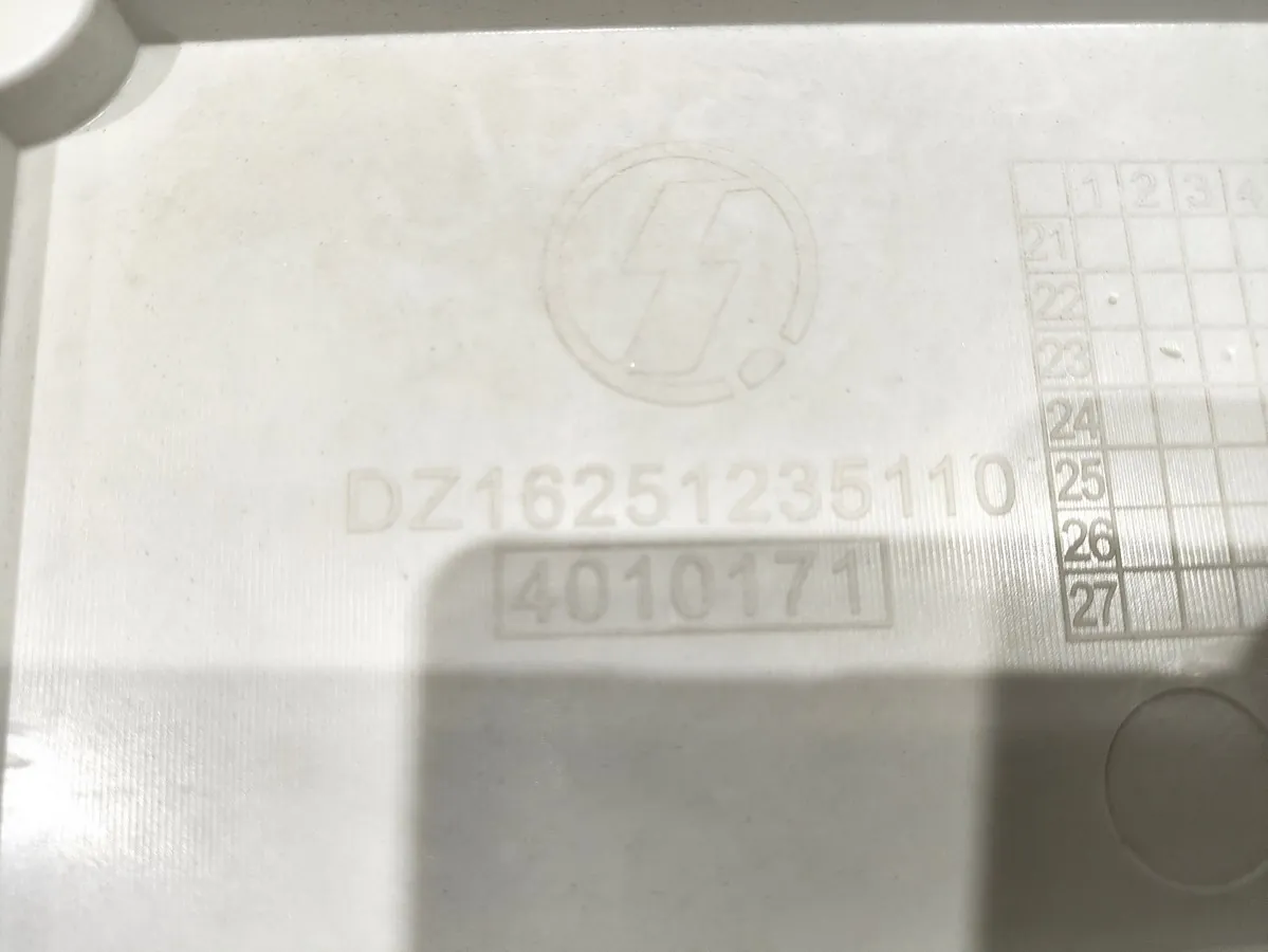 DZ16251235110 - Крыло кабины левое боковое SHACMAN X6000 ОРИГИНАЛ