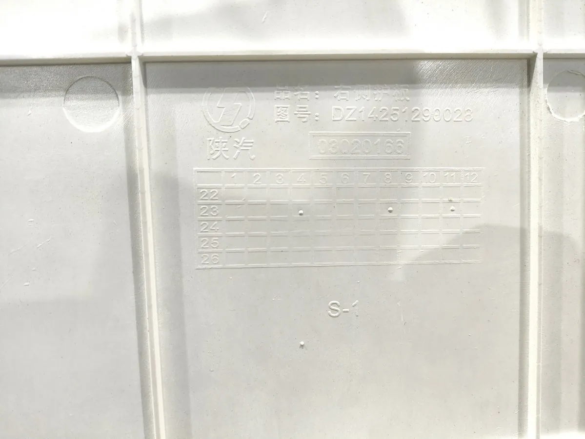 DZ14251290028 - Крышка кабины боковая правая SHACMAN X5000 X3000 ОРИГИНАЛ