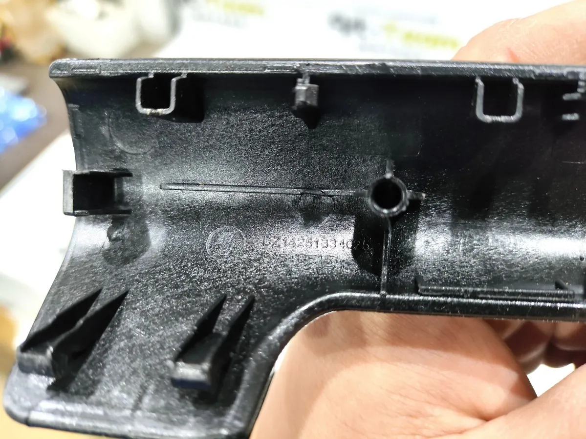 DZ14251334025 - Крышка ручки правой двери SHACMAN X5000 ОРИГИНАЛ