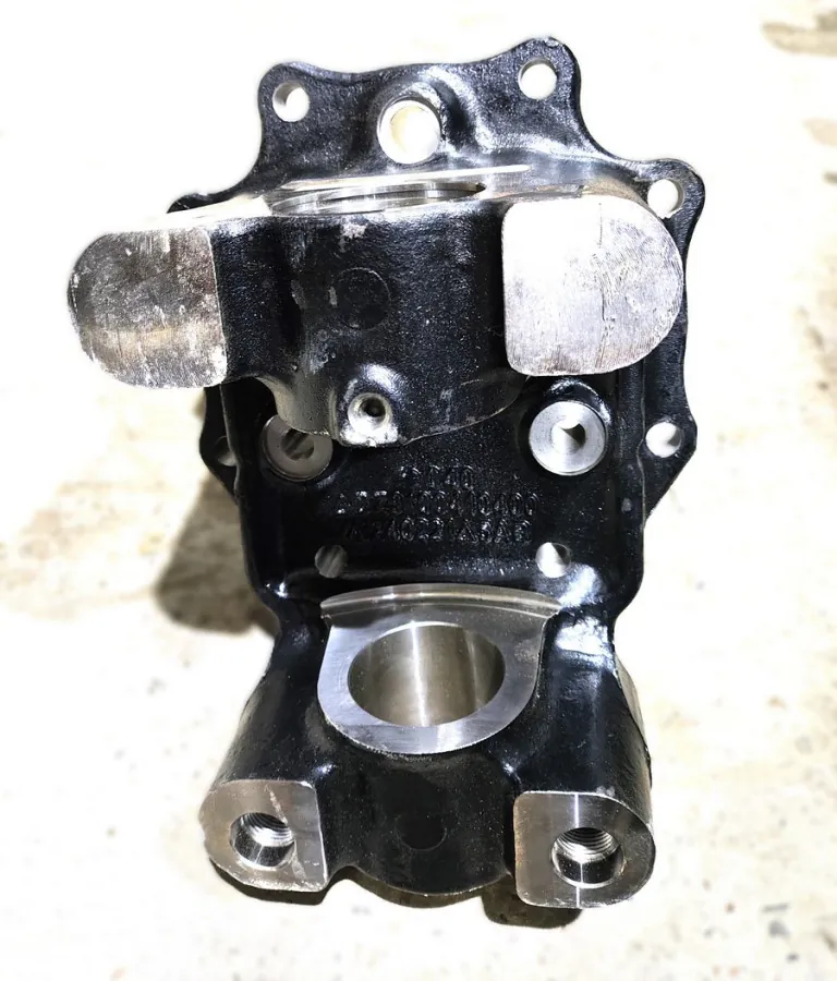 DZ9100410401 - Кулак поворотный правый 9.5T SHACMAN X5000 X3000 F3000 ОРИГИНАЛ