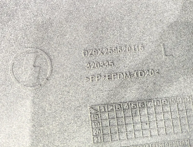 DZ9X259620115 - Накладка декоративная на фару левая SHACMAN X6000 ОРИГИНАЛ