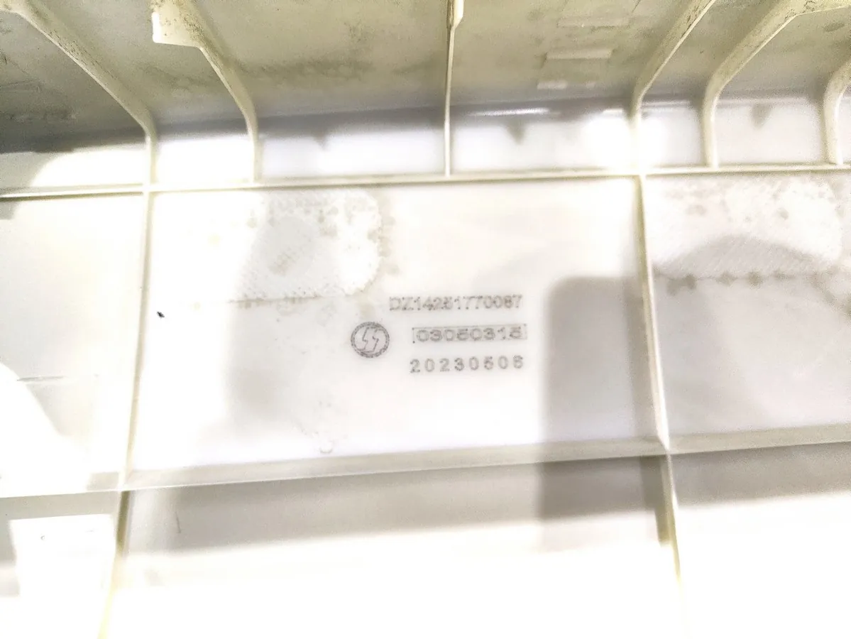 DZ14251770087 - Накладка зеркала левая SHACMAN X5000 ОРИГИНАЛ