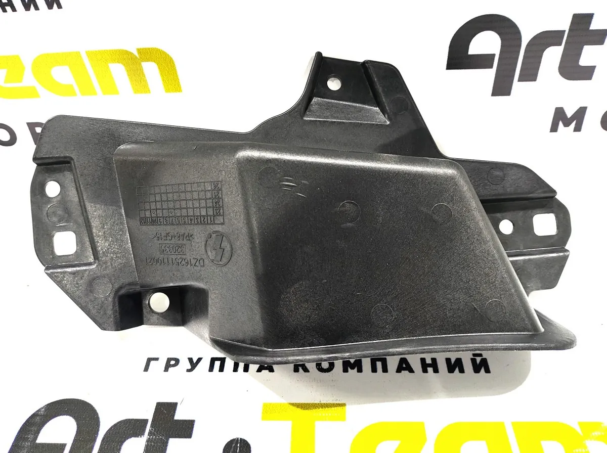 DZ16251110021 - Накладка левой нижней ручки капота SHACMAN X6000 ОРИГИНАЛ