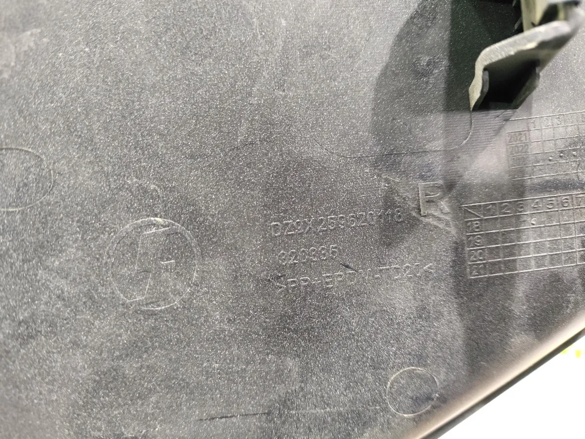 DZ9X259620118 - Панель внутренняя правой фары LED SHACMAN X6000 ОРИГИНАЛ