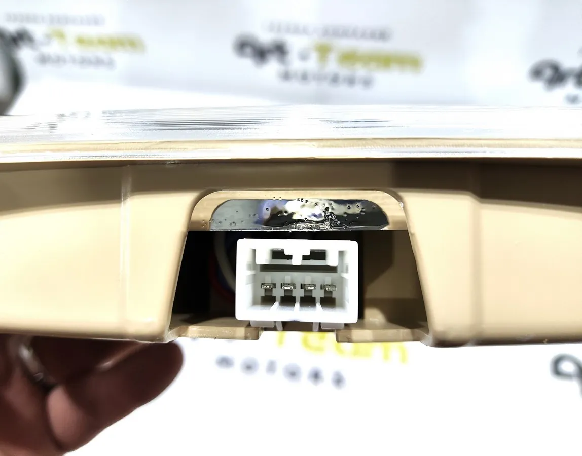 DZ9X259720009 - Плафон-лампа левая со стороны водителя SHACMAN X6000 ОРИГИНАЛ