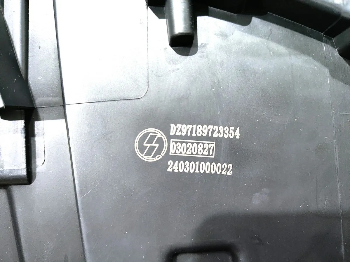 DZ97189723354 - Фара передняя правая X3000/X5000 тягач ОРИГИНАЛ