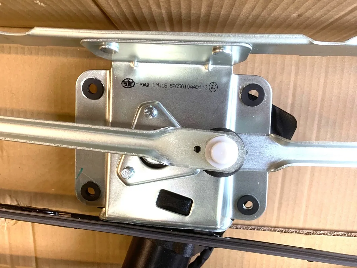 5205010AA01 - Трапеция стеклоочистителя в сборе J6,4180,4250 Оригинал