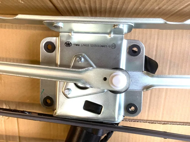 5205010AA01 - Трапеция стеклоочистителя в сборе J6,4180,4250 Оригинал